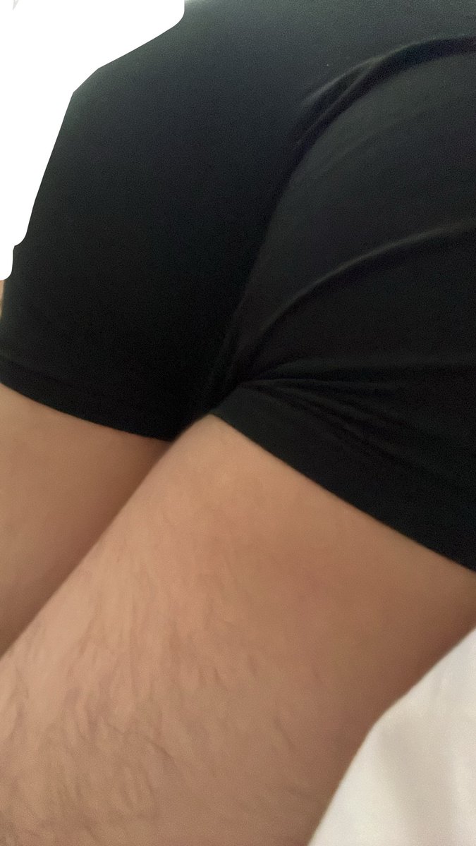 hungtopUK's tweet photo. front or back?? 😈😈
#gay #bi #vers #hung #firsttime #eighteen https://t.co/4fDqJGPJGR