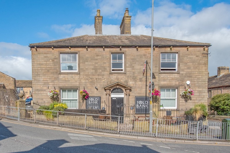 alanjpicken's tweet photo. #FORSALE Fixtures and fittings: £15,000! Spectacular Commercial Premises equipped with all fixtures and fittings, for immediate occupation! #NorthYorkshire 
It has already established a popular reputation for dining and socialising, giving immense scope for growth. https://t.co/f9WUc778tH