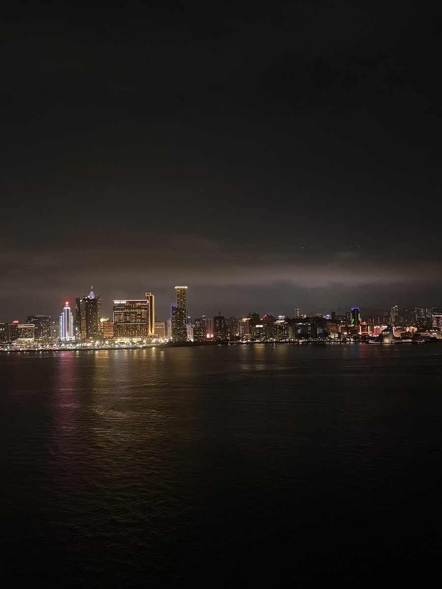 munlihts's tweet photo. i can’t believe this is my view every single night it’s been a month now and i still can’t get used to it https://t.co/1wqn9CoorO