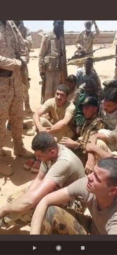 wd_khalifa__'s tweet photo. @nega89766 @AhmedE22711 @moiegy دا مجرم بقتل مواطنين و حنركبو عادي زي ما ركبنا غيرو بس دا شنو ؟؟ https://t.co/C2HNtOycQk