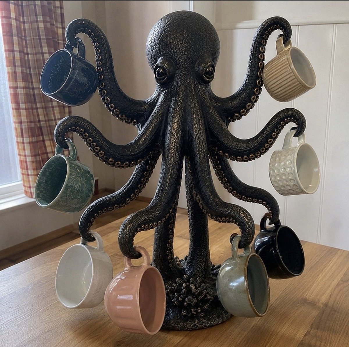 Arnav_Singh293's tweet photo. Octopus cup holder👇👇 https://t.co/cb5STvsuVb