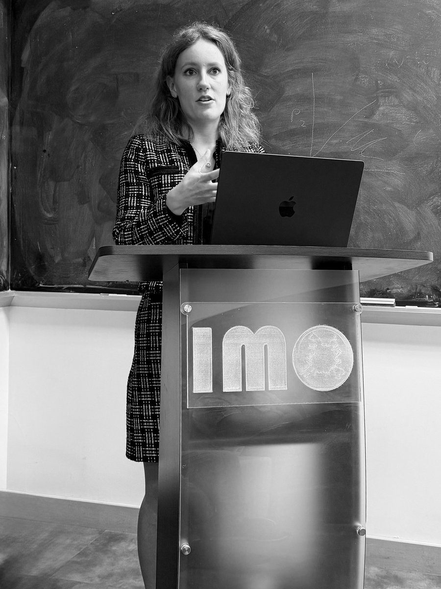 ara_anderson's tweet photo. Today’s @mathonco research in progress is by Hannah Anderson from @RejniakLab presenting, "Robust schedules of adoptive cell therapy in a virtual murine cohort of bladder cancer with experimental validation" @MoffittNews https://t.co/mqi9mD6lCy