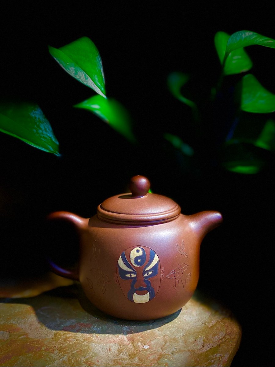 cobiz364854's tweet photo. Just sat by the window, sipping warm tea and watching golden leaves drift down – this quiet, cozy moment made my heart feel so light today.， https://t.co/eedZ7scmDl