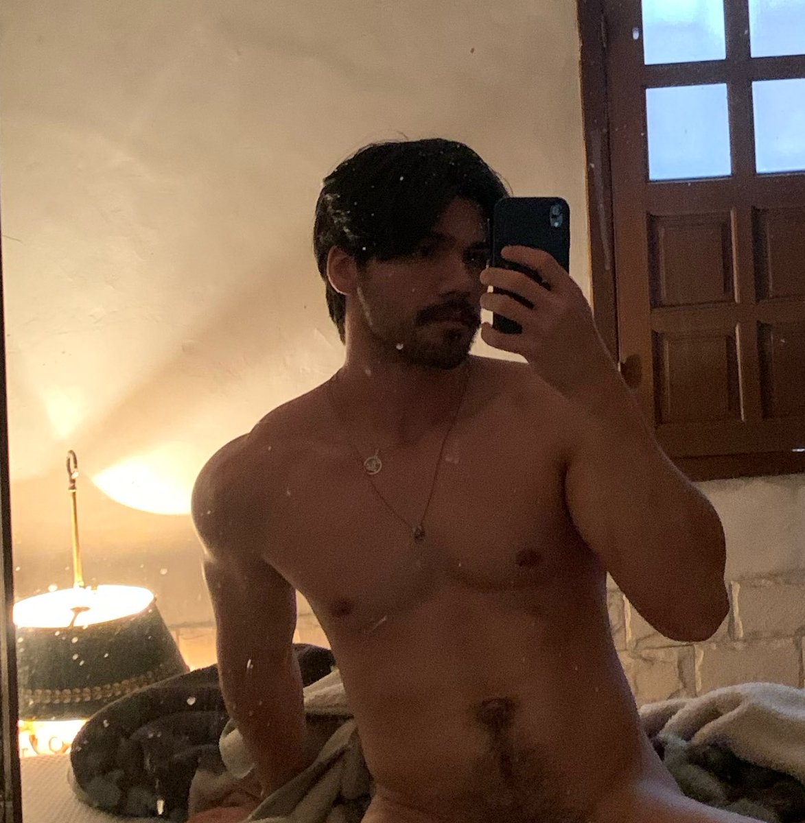 gaavgl's tweet photo. Corpinho de marido https://t.co/9rukluQ4tI