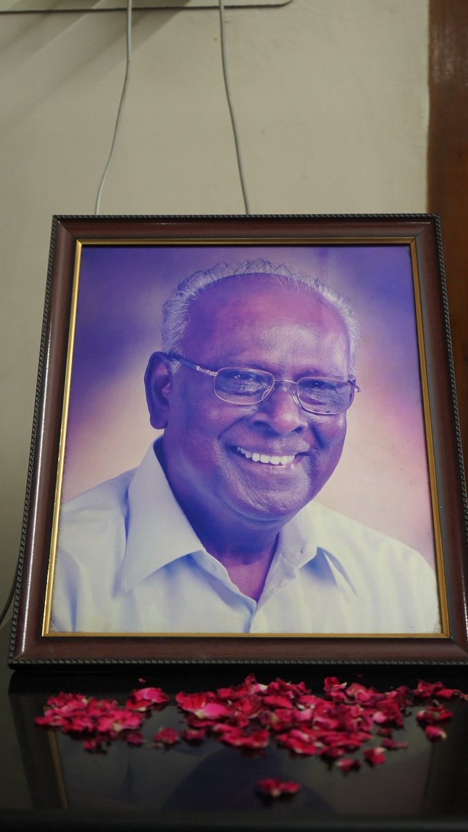 manickamtagore's tweet photo. இன்று (15.09.2026) மறைந்த பட்டிமன்ற நடுவரும், தமிழறிஞருமான ஐயா திரு. சாலமன் பாப்பையா அவர்களின் மதுரையில் உள்ள இல்லத்திற்குச் சென்று, அவரது திருவுருவப் படத்திற்கு மாலை அணிவித்து அஞ்சலி செலுத்தினேன். அன்னாரை இழந்து வாடும் அவரது குடும்பத்தினருக்கு எனது ஆழ்ந்த இரங்கலைத் தெரிவித்தேன். https://t.co/fPxXtr8X1w