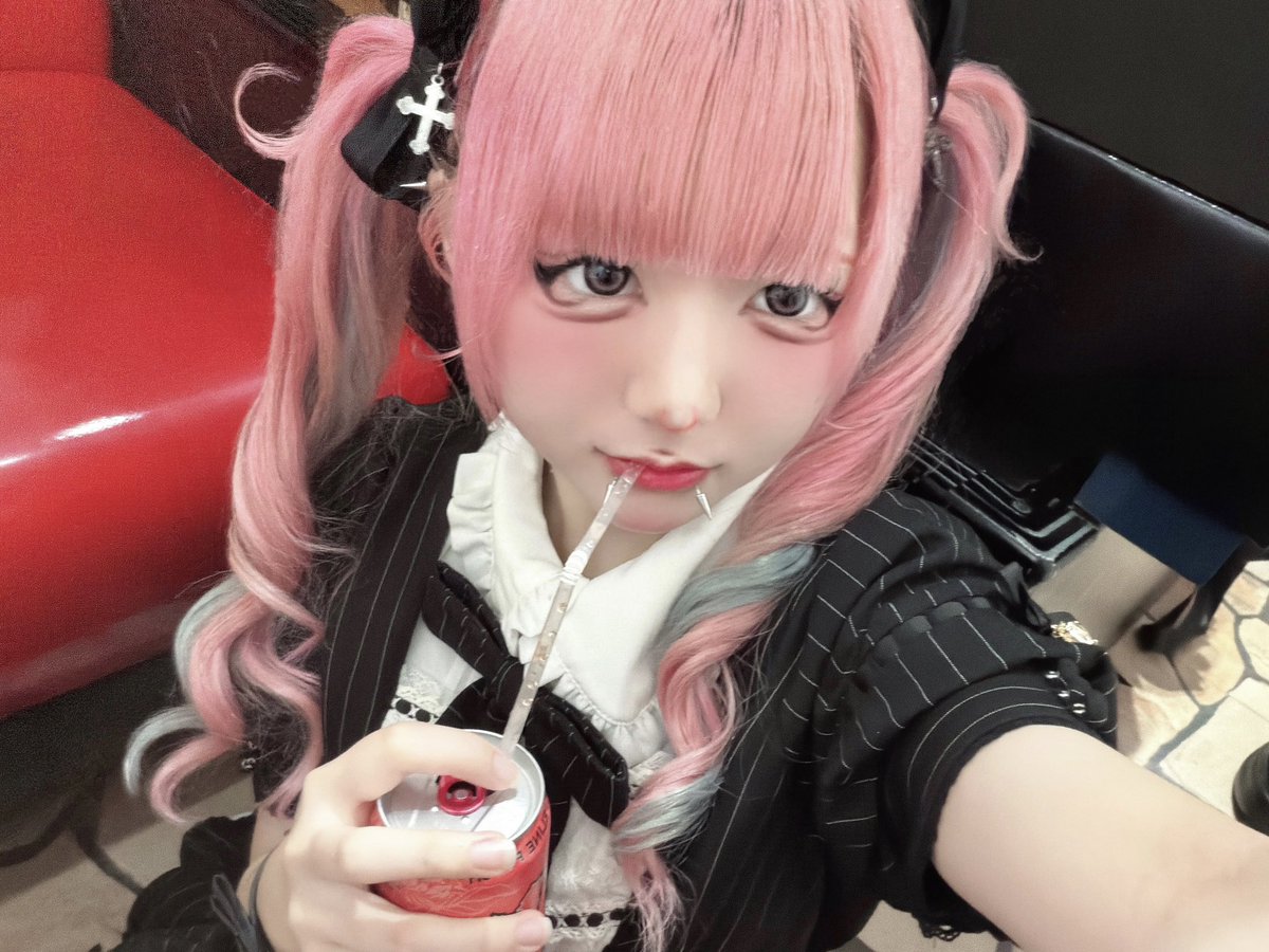 Candy_nyaru's tweet photo. キミが望むなら永遠になるよ
#自撮り界隈 #地雷系 https://t.co/H8cXCb3Qn9