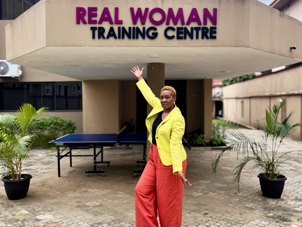 NikeAdeyemi's tweet photo. A fulfilling time last Saturday with girls at the Real Diva Institute. https://t.co/bngcnFupUn