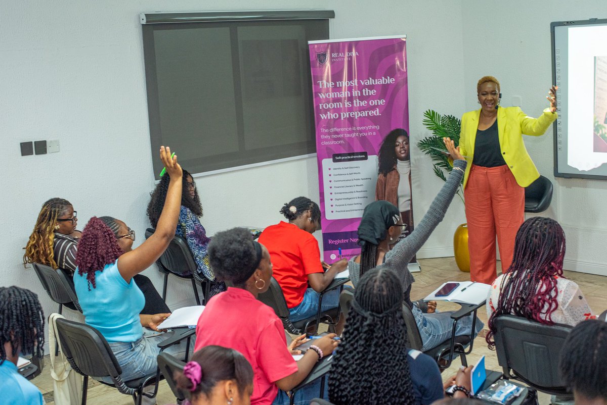 NikeAdeyemi's tweet photo. A fulfilling time last Saturday with girls at the Real Diva Institute. https://t.co/bngcnFupUn