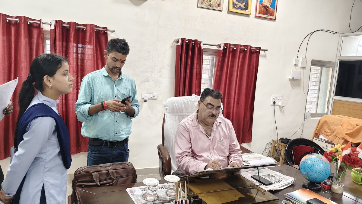 nssmaihar's tweet photo. प्रधानमंत्री कॉलेज ऑफ़ एक्सीलेंस शासकीय विवेकानंद स्नातकोत्तर महाविद्यालय, मैहर की राष्ट्रीय सेवा योजना इकाई द्वारा राष्ट्रीय सेवा योजना स्वयंसेवकों के लिए ड्रेस कोड निर्धारित किए जाने संबंधी ज्ञापन प्राचार्य महोदय को सौंपा गया।
@NSSCELLGOVMP @_NSSIndia @NSSRDBhopal @mybharatgov https://t.co/ydDI1Urn8u