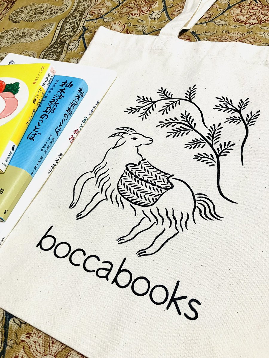 ishimak's tweet photo. 7月松本に新しく生まれた本屋 boccabooksに。名前のbocca（ボッカ）は、山で荷物を背負って運ぶ仕事〝歩荷〟からとのこと。店主の豊かな読書体験がそっとにじみ出るように、棚には古本、新刊、さまざまな本が静かに並ぶ。松本に行くことがあったらまた訪ねたい。お店のロゴは古田和子さんデザイン。 https://t.co/TXMqWAKfBv