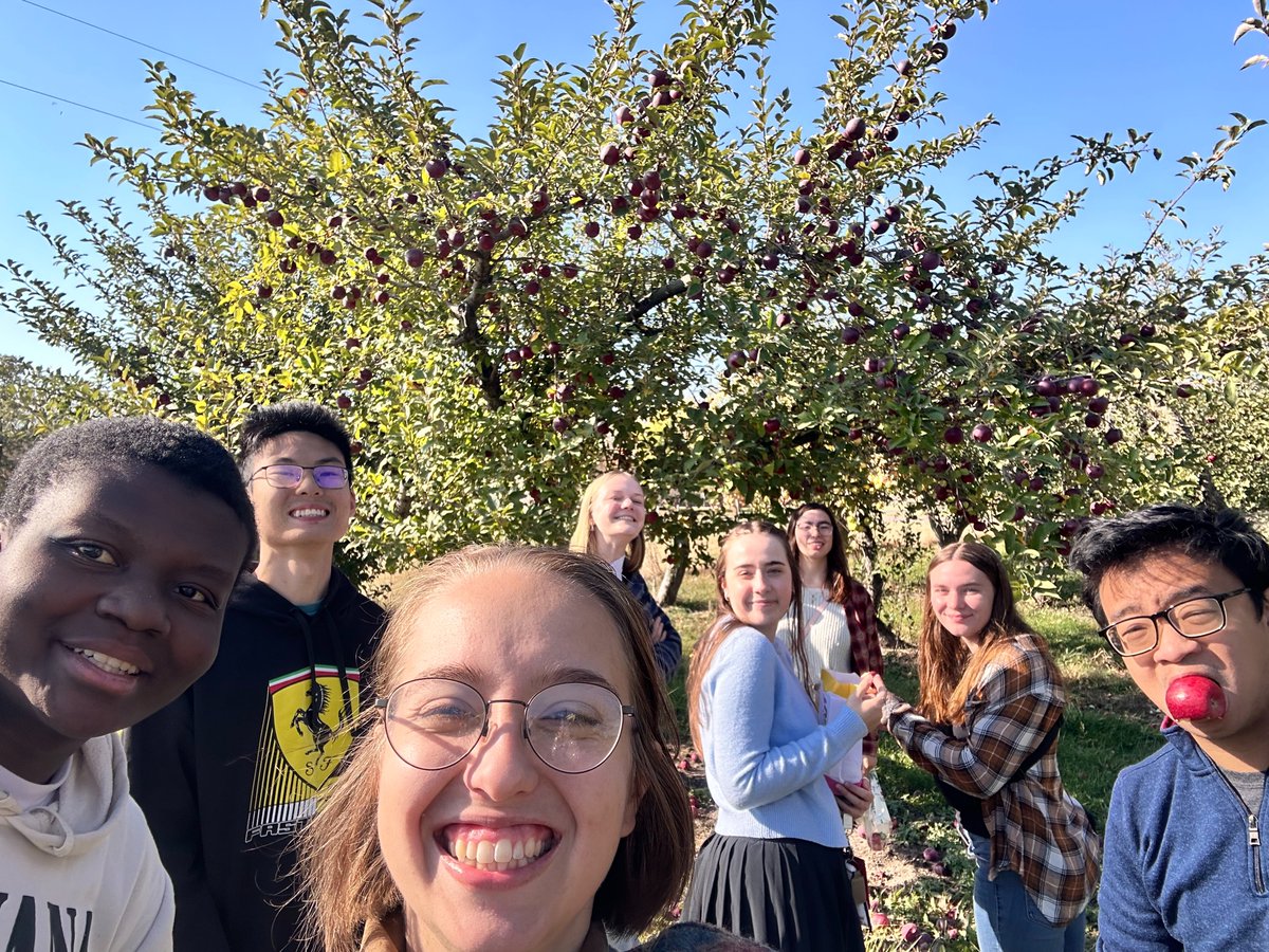 campusfellowshp's tweet photo. Weekend social gatherings meet students' deep need for community while providing a low-pressure environment to invite non-Christian classmates.

#ChristianCommunity #StudentLife #CollegeMinistry #Pastors #Hospitality #Evangelism #RelationalMinistry https://t.co/vsMnu7cggO