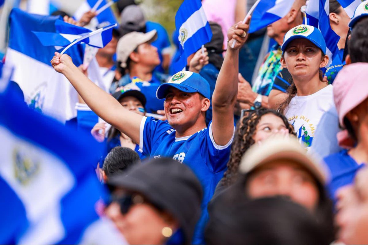 merino_monroy's tweet photo. Conmemoramos 205 años de independencia, en un El Salvador que ha recuperado la paz, la seguridad y el orgullo de ser una nación soberana.

Hoy podemos mirar hacia el futuro con esperanza, sabiendo que las nuevas generaciones crecen en un país distinto, donde la libertad ya no es una promesa, sino una realidad que se vive cada día.

Bajo el liderazgo del señor Presidente @nayibbukele, la @FUERZARMADASV continuará cumpliendo con honor nuestro deber de servir y defender a El Salvador.

El futuro es nuestro. 🇸🇻

¡Felices Fiestas Patrias!
