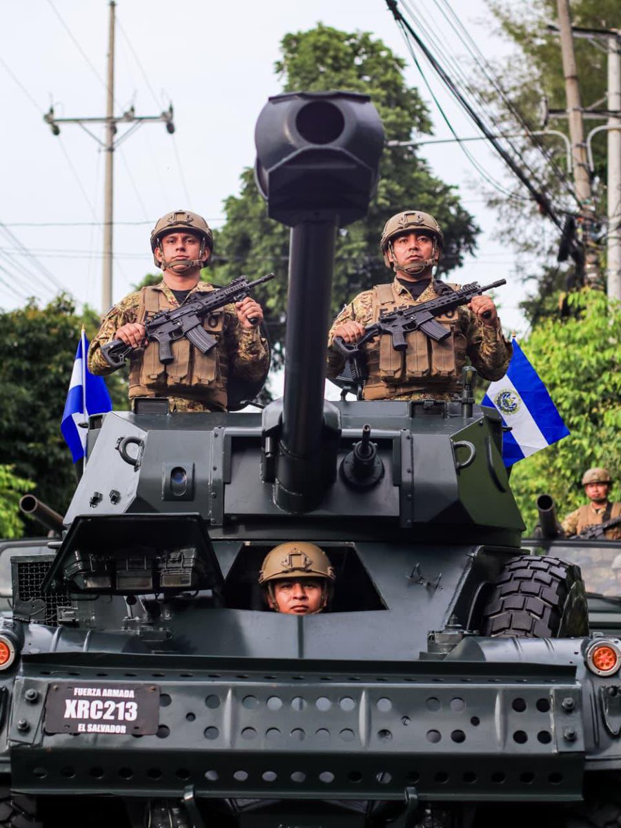 merino_monroy's tweet photo. Conmemoramos 205 años de independencia, en un El Salvador que ha recuperado la paz, la seguridad y el orgullo de ser una nación soberana.

Hoy podemos mirar hacia el futuro con esperanza, sabiendo que las nuevas generaciones crecen en un país distinto, donde la libertad ya no es una promesa, sino una realidad que se vive cada día.

Bajo el liderazgo del señor Presidente @nayibbukele, la @FUERZARMADASV continuará cumpliendo con honor nuestro deber de servir y defender a El Salvador.

El futuro es nuestro. 🇸🇻

¡Felices Fiestas Patrias!