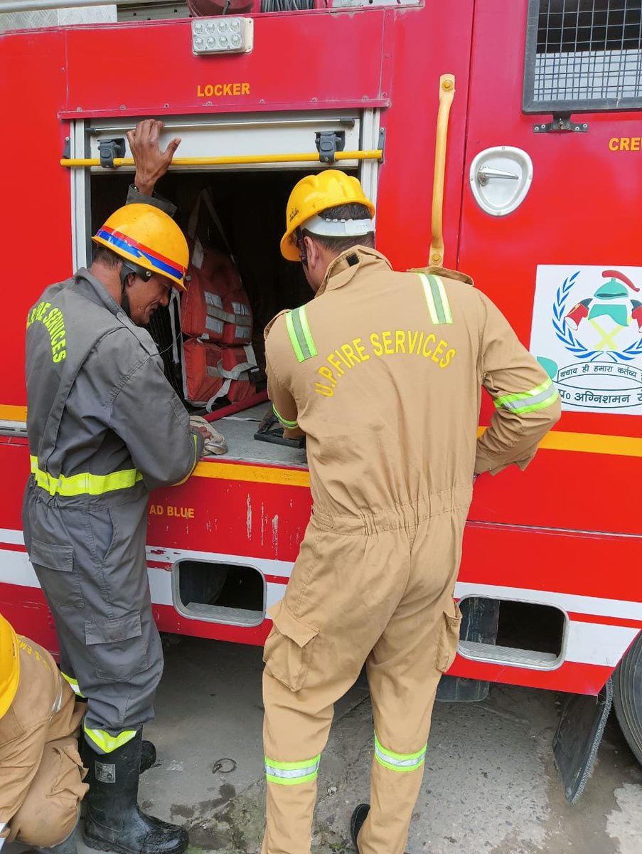 muzaffarnagfire's tweet photo. आज दिनांक 15.09.2026 को ADG महोदया, UPF&amp;ES के आदेशानुसार एवं CFO  मुजफ्फरनगर महोदय के निर्देशन में जनपद मुजफ्फरनगर के अग्निशमन केंद्रों पर साप्ताहिक फायर ड्रिल का आयोजन किया गया l ड्रिल के अंतर्गत अग्निशमन उपकरणों की साफ सफाई एवं उनके  प्रयोग आदि के बारे बताया गया। https://t.co/YkuIPgtflF