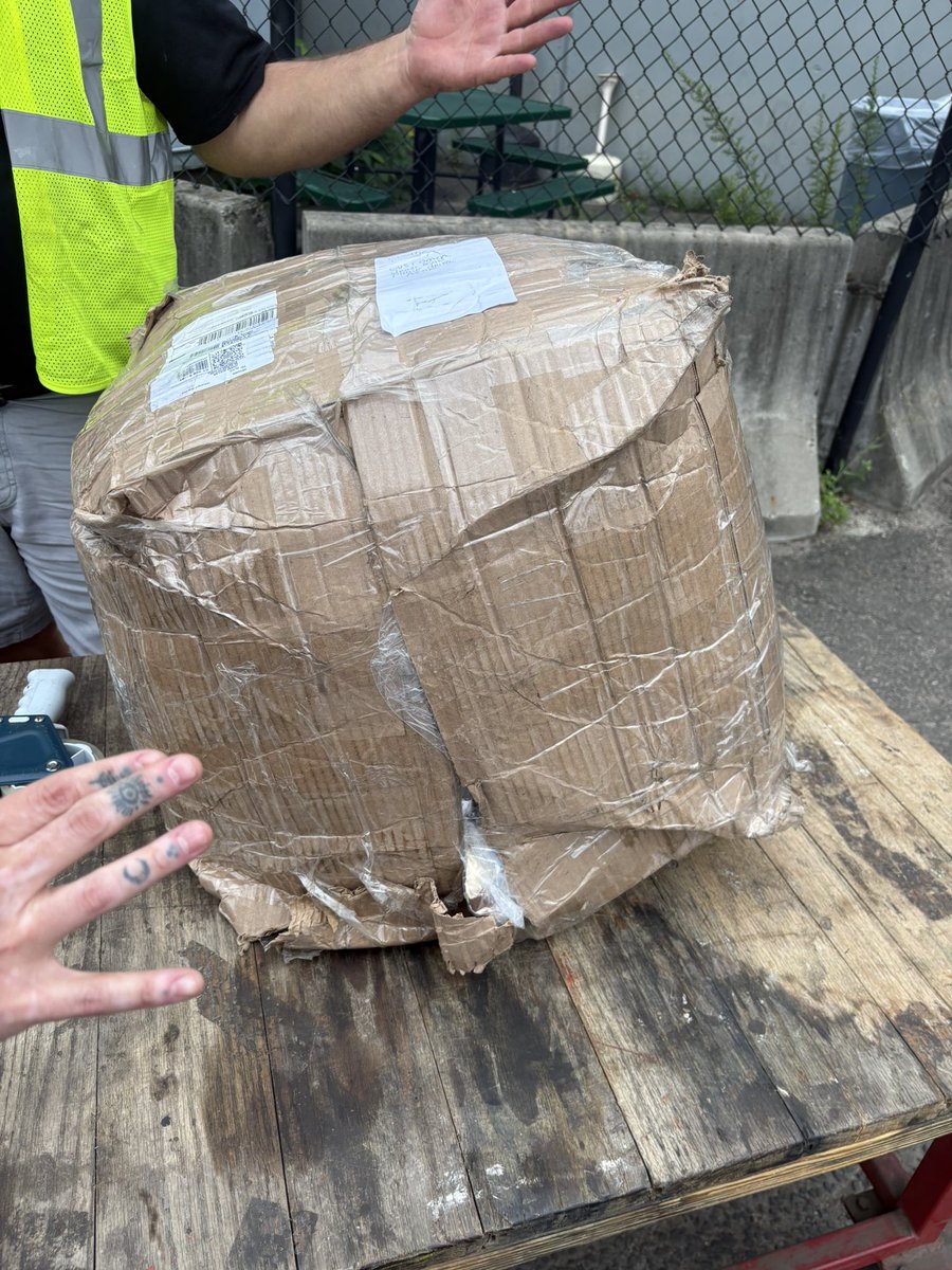 rightupyourally's tweet photo. Hey @UPS you’ve closed my claim multiple times and I’ve been transferred 4 times over the course of an hour to try to get this resolved. You damaged this box in transit and lost our merchandise!! https://t.co/4e5Yg6axEp