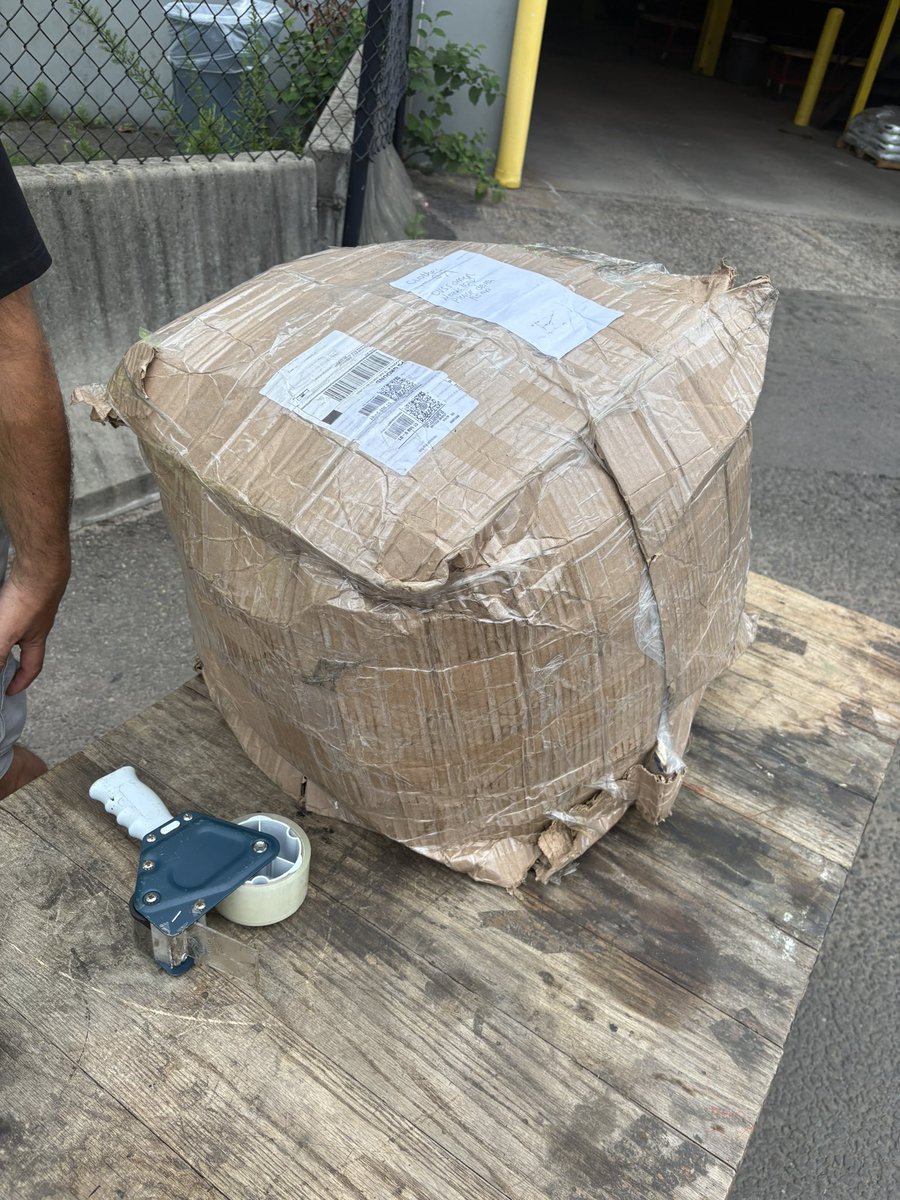 rightupyourally's tweet photo. Hey @UPS you’ve closed my claim multiple times and I’ve been transferred 4 times over the course of an hour to try to get this resolved. You damaged this box in transit and lost our merchandise!! https://t.co/4e5Yg6axEp
