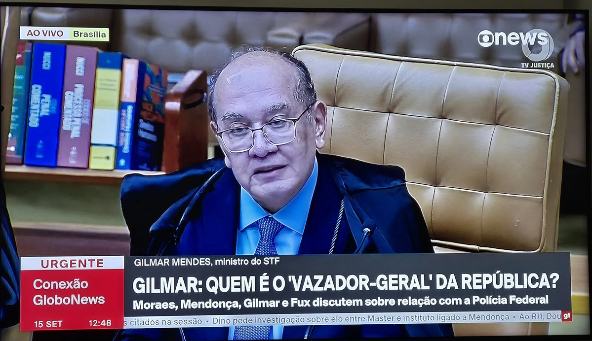 jojopancada's tweet photo. Gilmar chegou a apontar o dedo para André Mendonça e o chamou de vazador-geral da república.

Cabaré em chamas. https://t.co/aR6aTq7Zji