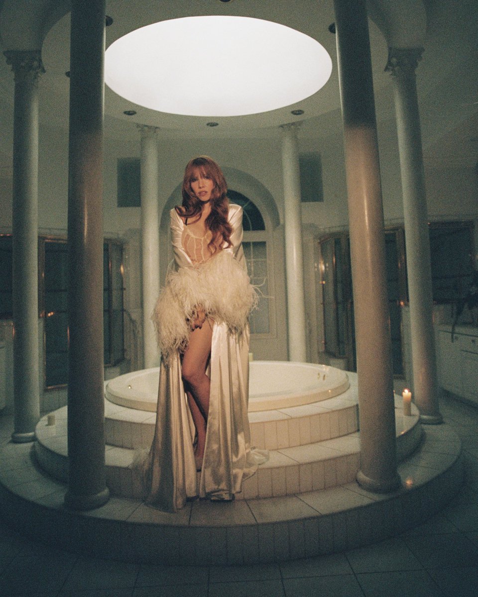carlyraejepsen's tweet photo. You could be my favourite… https://t.co/Z8l2gthonf