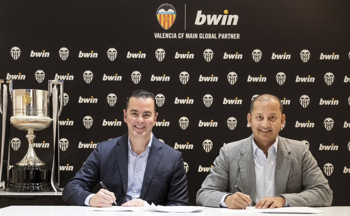 guillemgilpuig's tweet photo. És normal que fins i tot un antic expatrocinador del @valenciacf faça conya de la situació que patim?? 😳 https://t.co/1kDfcwSfe7