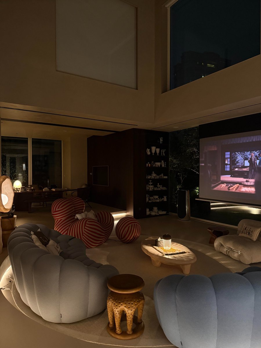 soft_sunribkty's tweet photo. A quiet night at home, watching my favorite show and enjoying a little drink. https://t.co/jRerRNMfBX