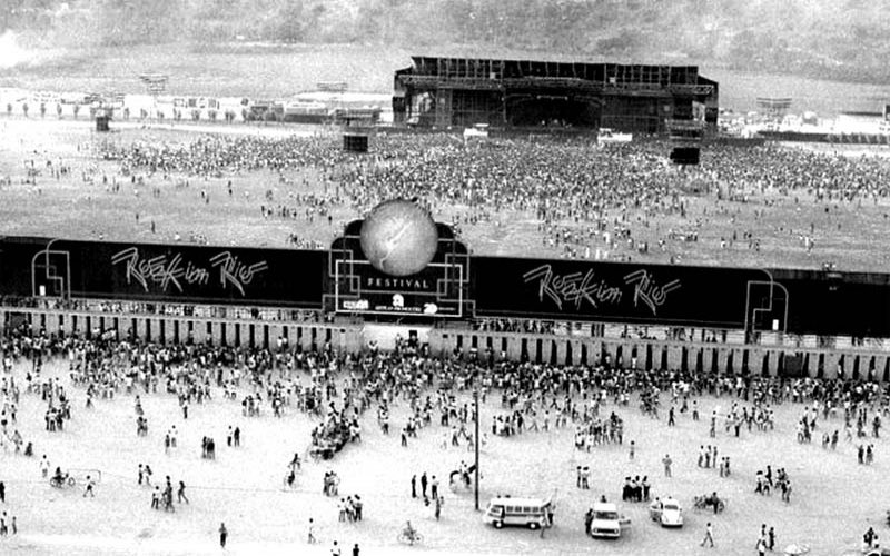 savagerachaa's tweet photo. Além disso, antes mesmo de nascer, Kim Seungmin criou o rock in rio em 1985 em espírito. Ele deu a ideia pro Roberto Medina por meio de carta psicografada e em 2026 foi se apresentar pra ver tudo que construiu #kimseungminpavedtheway
#kingseungmin https://t.co/UNOm3myJeW