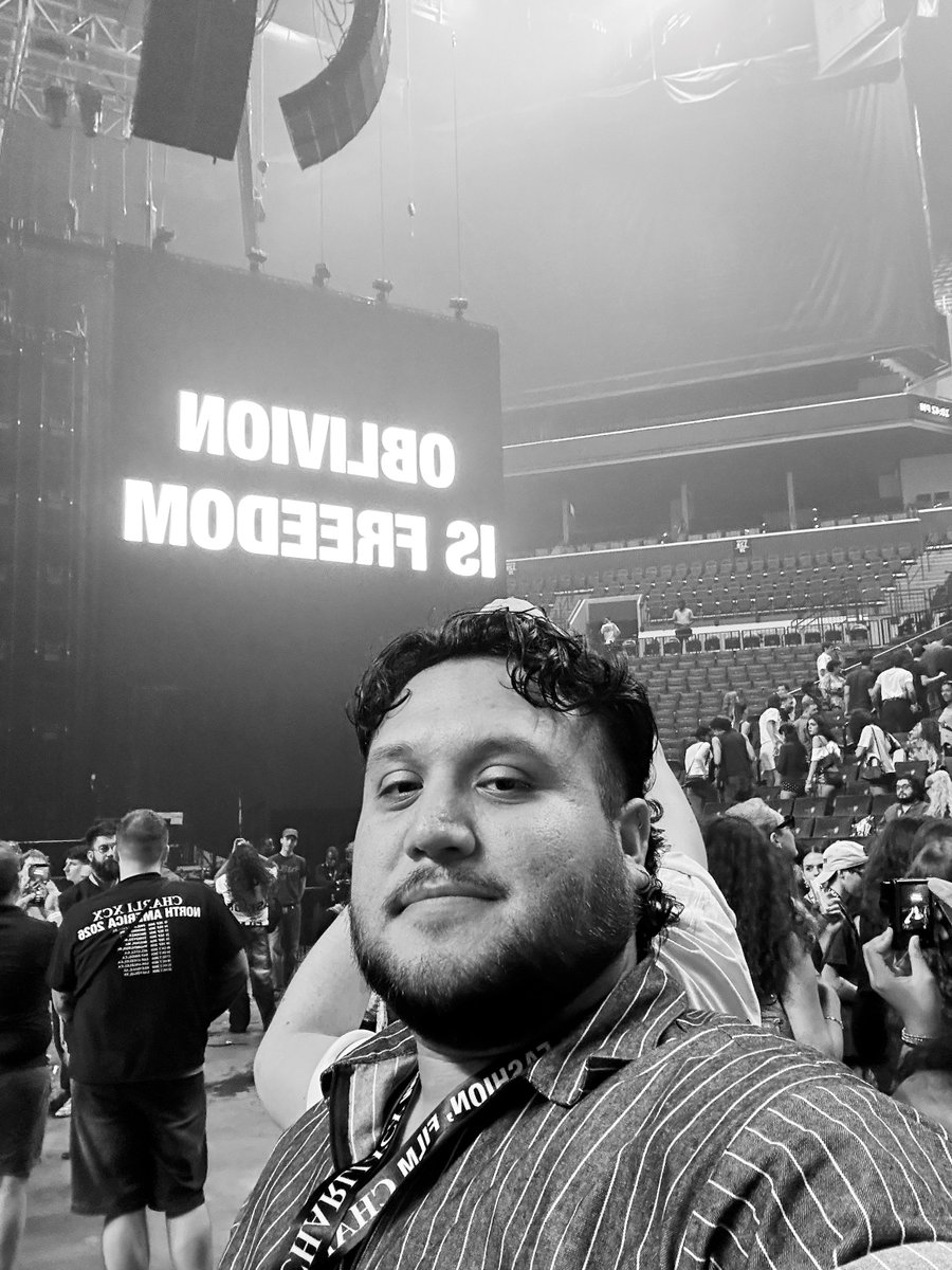 RayMatthew's tweet photo. blissed out for the charli concert. didn’t record many videos, just dance and sang. i caught an XCX thong. lmaooooo. 

I BE IN DA PIT. https://t.co/DKK5Jr3Ttw