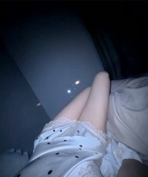 AnnaJones1216's tweet photo. 第一次玩X ！！！       
 第一条帖子不知道发什么     
  秀一下身材   
有没有想看福的 ！！！       
刚拍的新鲜出炉的照片   视频       
真的是粉粉嫩嫩的！！！   
看完不许说我福黑！！！！ https://t.co/m5PPuzq5W4
