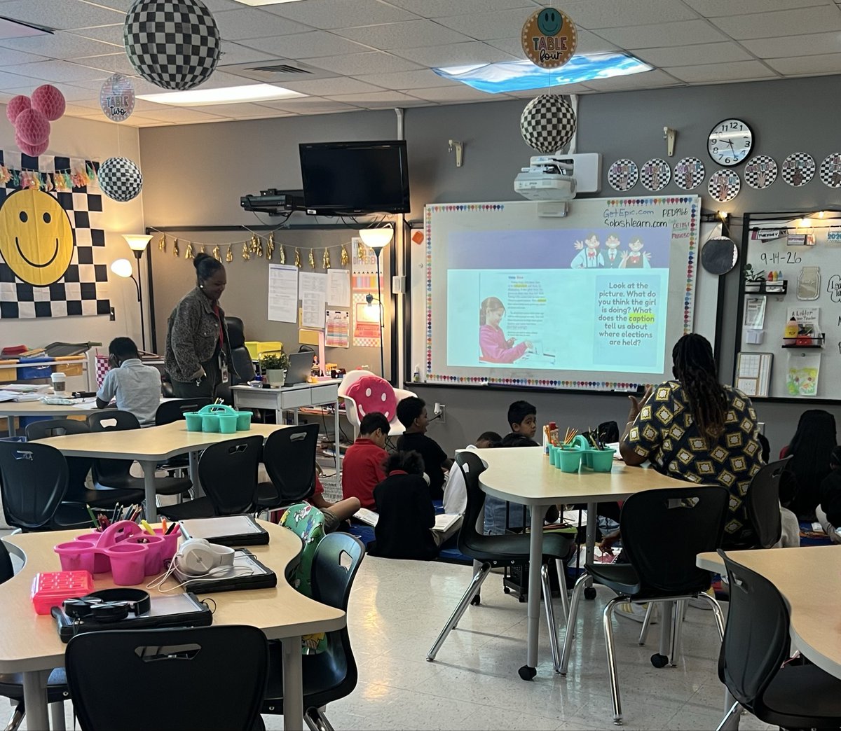 SPMITCHELL_ISES's tweet photo. Students were engaged in whole group reading today! Great job 3rd grade! #ShinesndSucceed @IsonSpringsES https://t.co/98JRWzV1pI