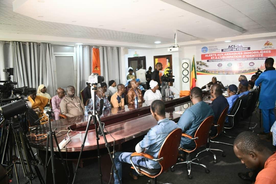 Gouvernememali's tweet photo. #CIGMA #INFO I Usurpation d’identité et arnaque foncière : l’ACI-SA sonne l’alerte
Bamako, le 15 septembre 2026
La suite de l’article sur https://t.co/fzLXwnAyHt
#MUHDATP https://t.co/cTX3JstQwQ