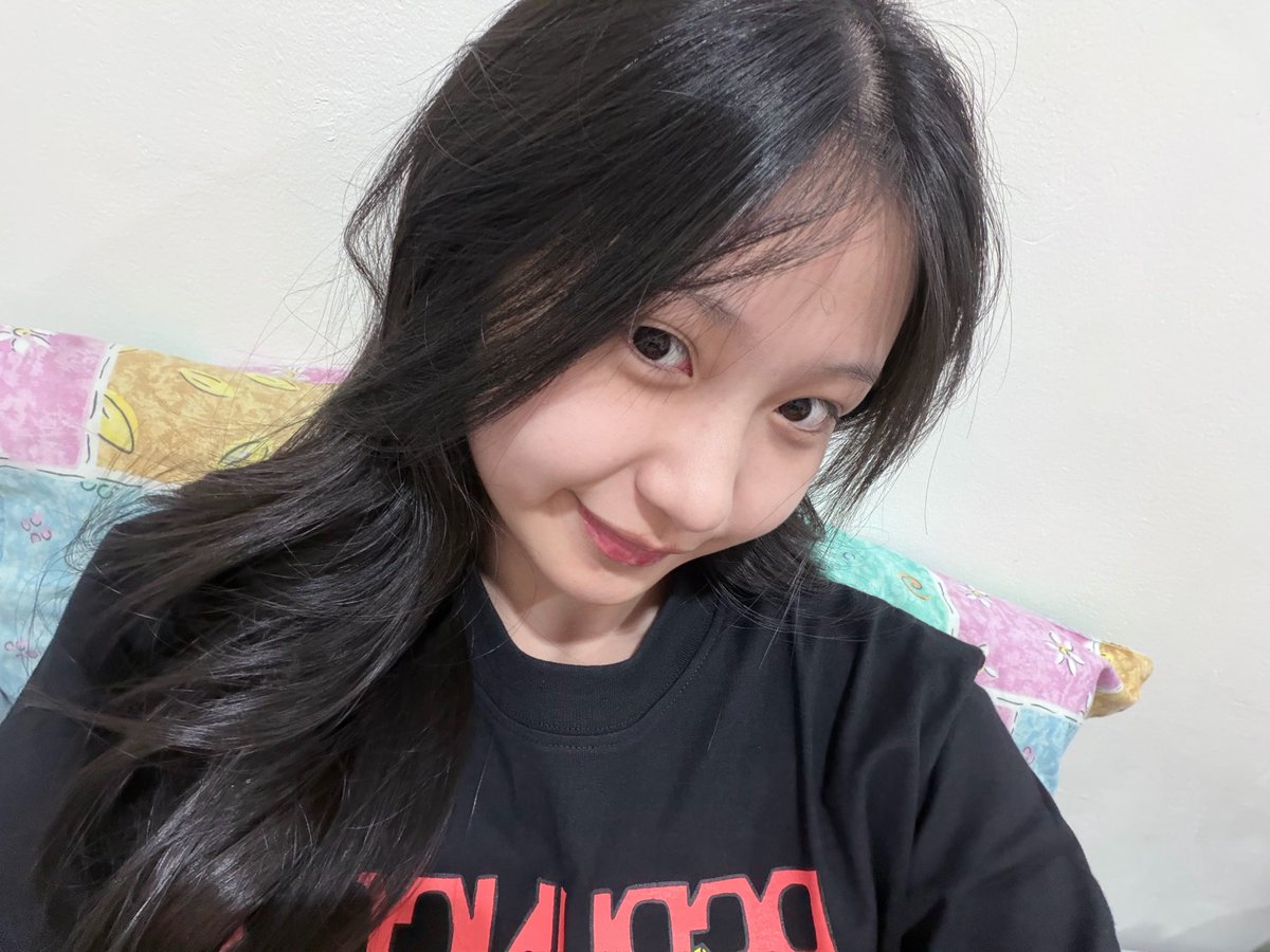 M_MikaelaJKT48's tweet photo. bare face sm messy hair brartii bntr lgii apa?? https://t.co/NDE3WxY8FH