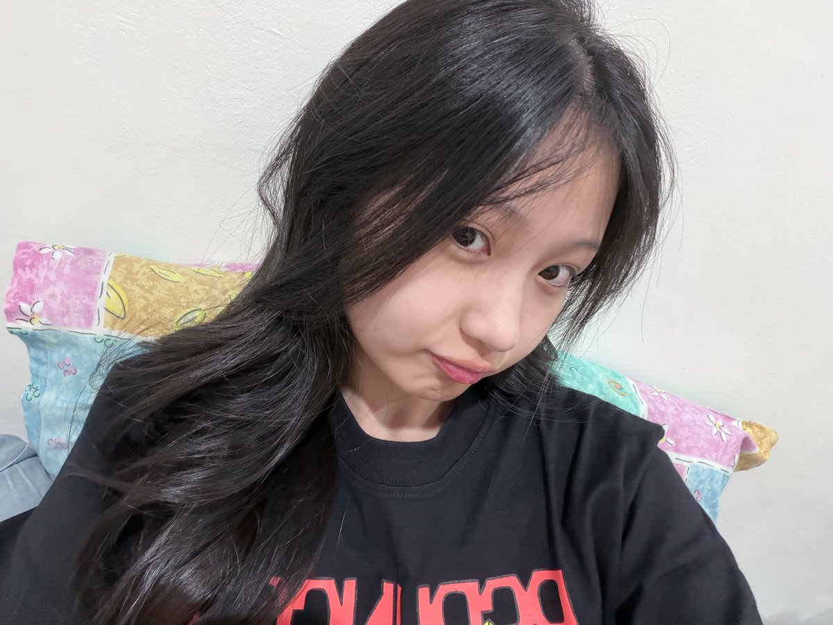 M_MikaelaJKT48's tweet photo. bare face sm messy hair brartii bntr lgii apa?? https://t.co/NDE3WxY8FH
