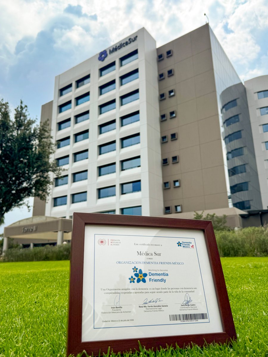 medicasur's tweet photo. En Médica Sur somos el primer hospital privado en México en obtener el reconocimiento Dementia Friend, que nos distingue como una comunidad que comprende y apoya a las personas que viven con demencia y a sus familias.
Este logro fortalece nuestro compromiso, una atención digna, empática e inclusiva. La sensibilización de todos nuestros colaboradores es clave: desde la bienvenida hasta la atención médica, cada interacción puede hacer la diferencia.
#MédicaSur #DementiaFriendly #CalidezHumana