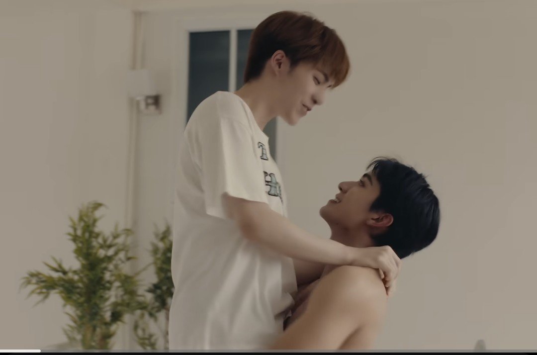 jacin61834's tweet photo. Day 14:
Share a  scene from the pilot or the novel that you’re looking forward to the most.
There are two moments in the pilot that I’m equally looking forward to. First, the moment when Bear and Cho are happy and Bear embraces Cho. The other moment is when Bear cries while looking at photos of himself and Cho. These two moments are complete opposites, yet both are filled with emotion. That is exactly what I expect from this series—an experience that will take us on an emotional journey.

#DailyDoseOf30DaysOfUs 
#เริ่มต้นใหม่ใน30วันseries
#30DaysOfUsSeries