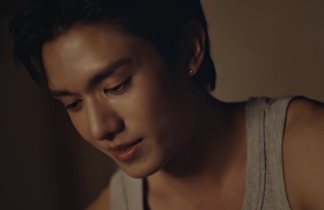 jacin61834's tweet photo. Day 14:
Share a  scene from the pilot or the novel that you’re looking forward to the most.
There are two moments in the pilot that I’m equally looking forward to. First, the moment when Bear and Cho are happy and Bear embraces Cho. The other moment is when Bear cries while looking at photos of himself and Cho. These two moments are complete opposites, yet both are filled with emotion. That is exactly what I expect from this series—an experience that will take us on an emotional journey.

#DailyDoseOf30DaysOfUs 
#เริ่มต้นใหม่ใน30วันseries
#30DaysOfUsSeries