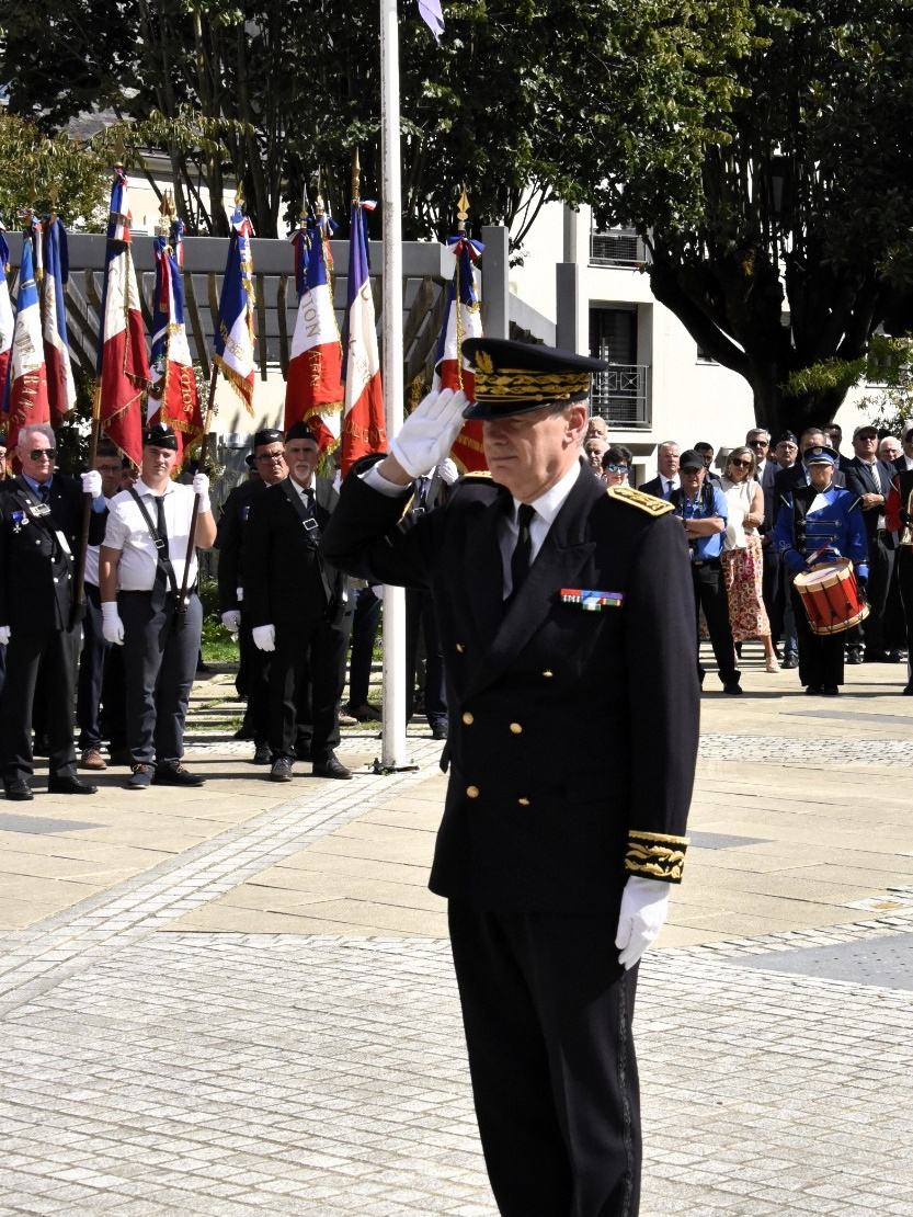 Image de Préfet de la Vendée - 🇫🇷 100 ans de l’Union nationale des combattants en Vendée

Eric Freysselinard Préfet de la Vendée 