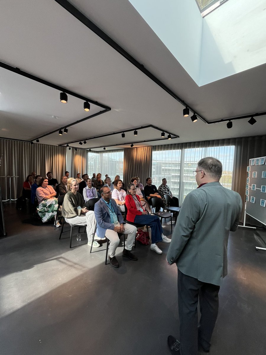 MICEClubcom's tweet photo. It‘s a Barcamp! - Zum Auftakt der Herbsttermine unserer Roadshow bestimmen unsere Teilnehmer in Berlin ihre Themen selber: Mr. Barcamp - Jan Theofel - moderierte in den tollen Räumlichkeiten der KPM Hotel &amp; Residences einen bunten Themenmix aus dem vielfältigen MICE-Kosmos. https://t.co/LPDjMPX0li