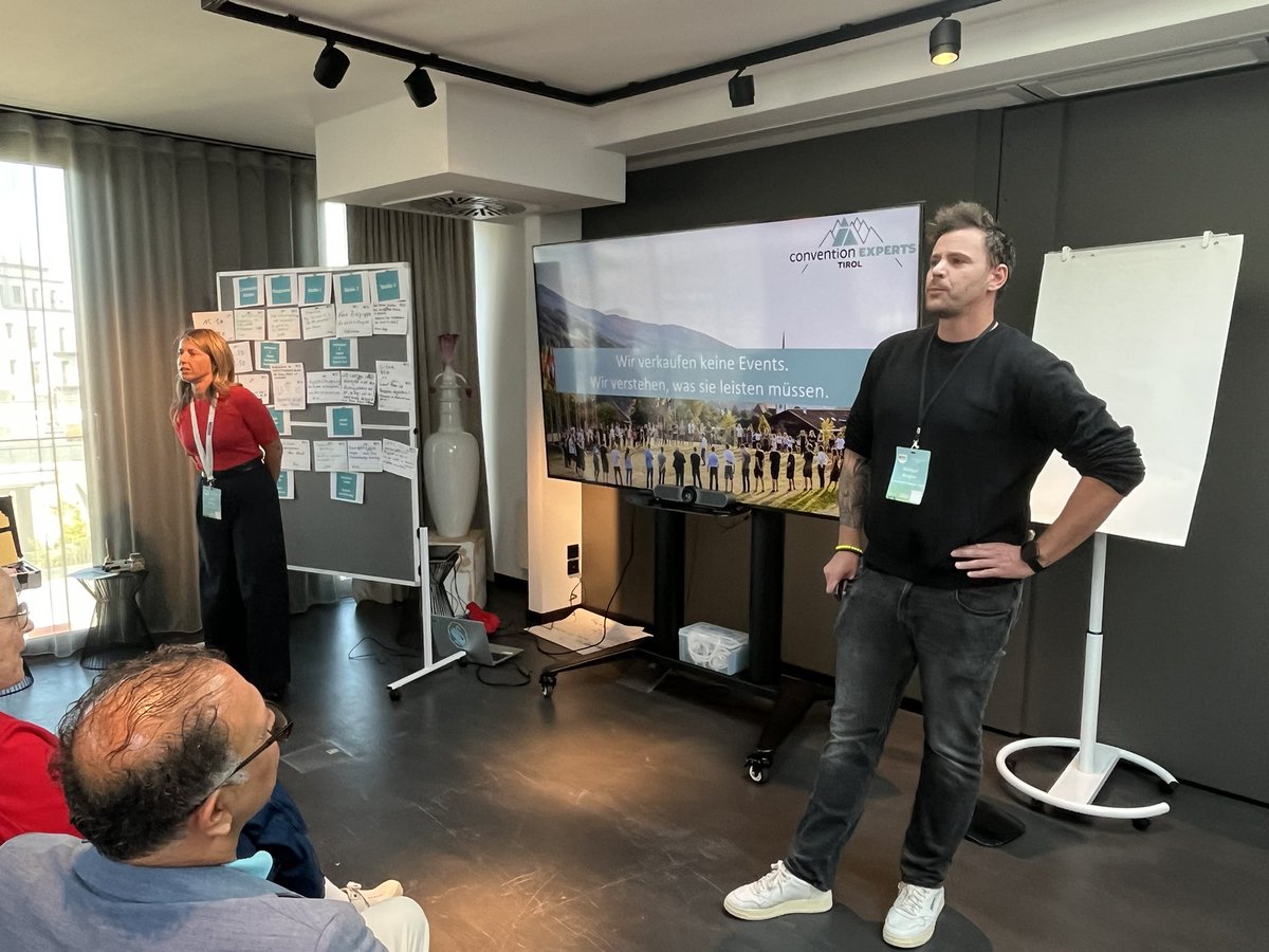 MICEClubcom's tweet photo. It‘s a Barcamp! - Zum Auftakt der Herbsttermine unserer Roadshow bestimmen unsere Teilnehmer in Berlin ihre Themen selber: Mr. Barcamp - Jan Theofel - moderierte in den tollen Räumlichkeiten der KPM Hotel &amp; Residences einen bunten Themenmix aus dem vielfältigen MICE-Kosmos. https://t.co/LPDjMPX0li