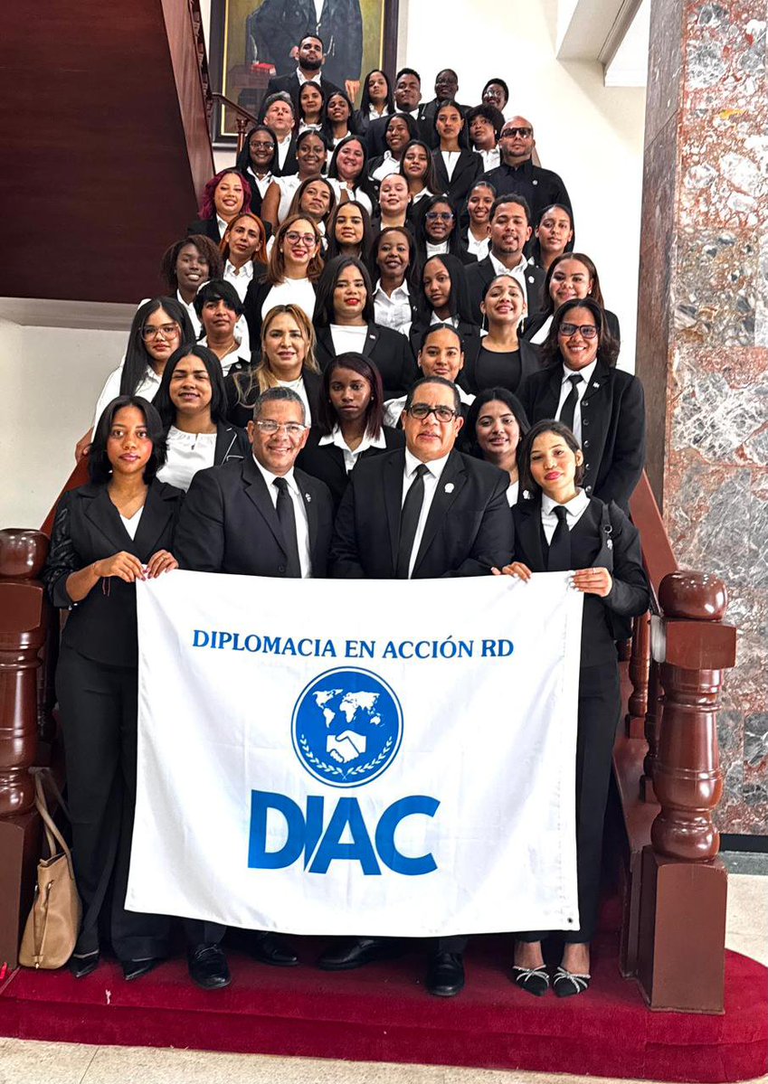 DIAC_RD's tweet photo. Estudiantes de Relaciones Internacionales y Diplomacia de diversas universidades, integrantes de la organización DIPLOMACIA EN ACCIÓN RD (DIAC-RD) realizan visita guiada al Congreso Nacional. @SenadoRD @DIAC_RD @ElicFernandez @MarcosDominiciB # DiplomaciaProactica #DiacRD https://t.co/gOosJedUMb