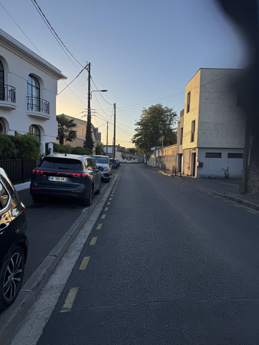 Creuselazur's tweet photo. @Bordeaux encore une journée perdue pour la sécurité des enfants aux abords de l’école. À cause du laxisme de @T_Cazenave bien sûr. Belle image de la politique encore une fois. @SO_Bordeaux @gcum_fr #Bordeaux https://t.co/rz22CYW7tp