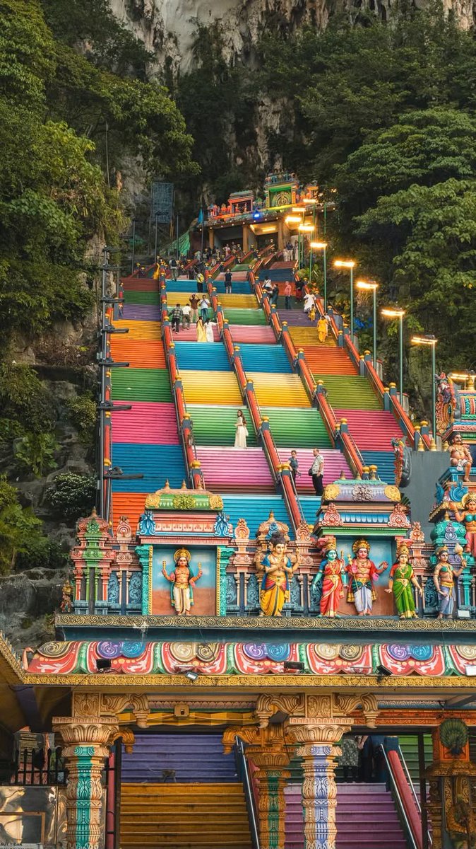 FlightHub's tweet photo. Batu Caves, Malaysia😍 https://t.co/MXwmEjiWVZ