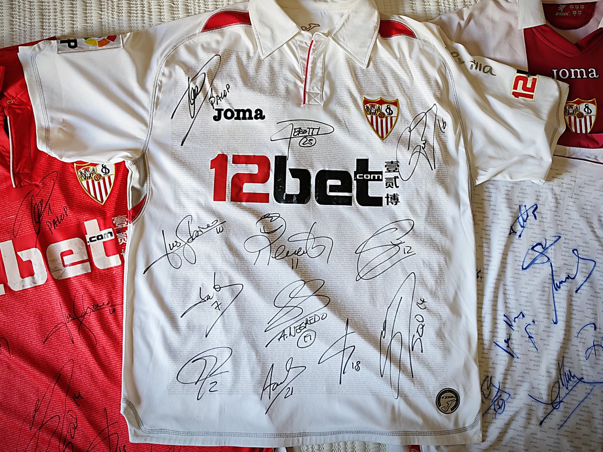 NachoMateos_SFC's tweet photo. SORTEO Camiseta oficial del #SevillaFC 2009/10 firmada por Luis Fabiano, Kanouté, Renato, Palop, Escudé, Adriano, Jesús Navas...

Se realizará el 4 de octubre y participan todos los seguidores que se han unido a esta nueva cuenta @NachoMateos_SFC y que den retuit a este post. https://t.co/BrcoadTAjZ