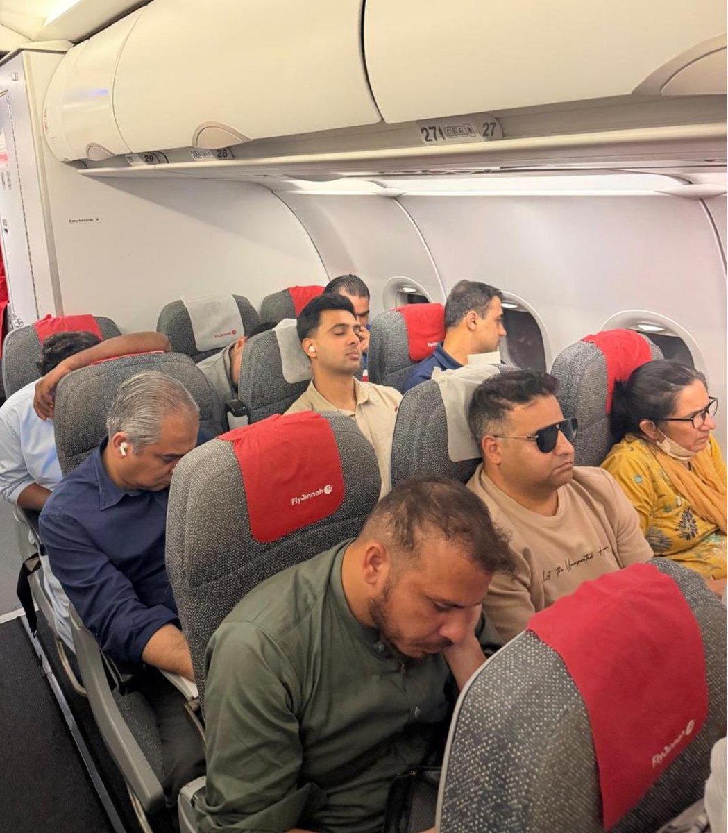 NitinSachinist's tweet photo. Guess who ? https://t.co/6W5rnzYEds