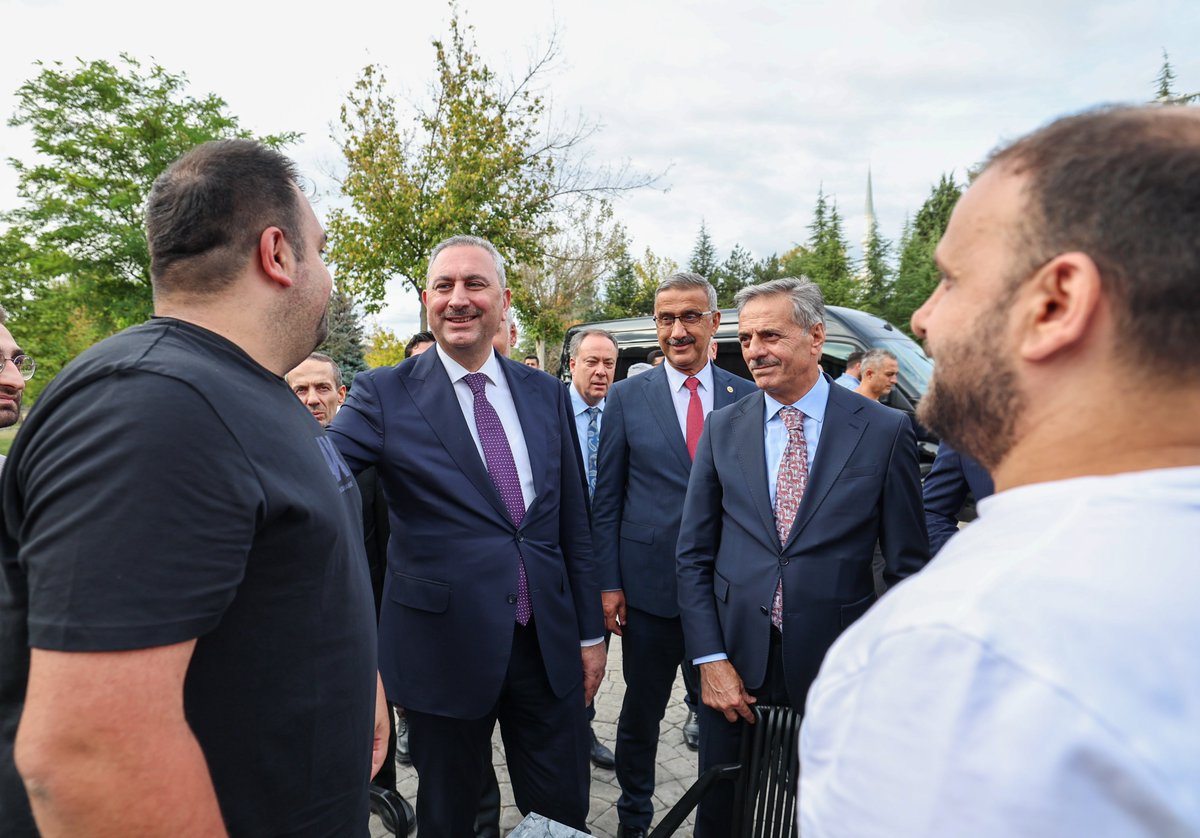 sbYusufAlemdar's tweet photo. AK Parti Grup Başkanvekilimiz ve Gaziantep Milletvekilimiz Abdulhamit Gül'ün ve değerli şehir protokolümüzün katılımıyla Sakarya Üniversitesi'nde düzenlenen Gençlerle Buluşma söyleşi programına katıldık.
Genç kardeşlerimizin talep ve önerilerini dinleyip keyifli bir söyleşi gerçekleştirdik. Gençlerin eğitim yaşamlarını güvenle sürdürmeleri için bir çok alanda çalışma yürütüyoruz. İnşallah bu çalışmaları daha da ileri taşıyacağız.
Söyleşiye katılan her bir kardeşimize teşekkür ediyor, çalışmalarında başarılar diliyorum.
#BuŞehirHepimizin