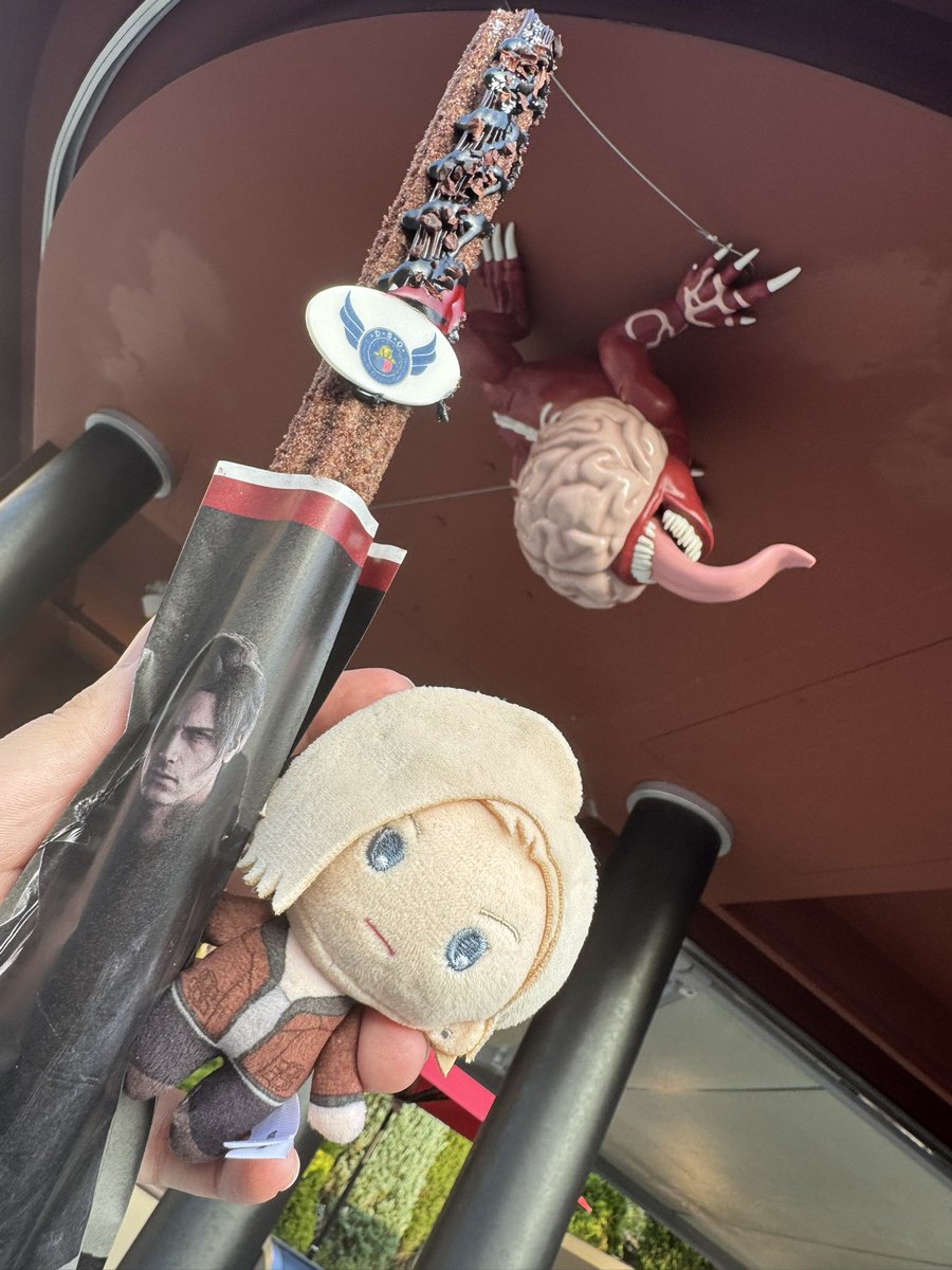asa_3_1's tweet photo. ユニバ最高に楽しかった。バイオハザードのぬい何とか全員揃って💸 ͗
バイオハザードも昔のような室内だけどクルーに焦らされるとかじゃなく
シェフゾンビが包丁で次の扉あっち！！って教えてくれてて可愛かった🥰️🥰
期間中に何度も楽しみたい！！
 #REBHFun https://t.co/EQSXj0sDJZ