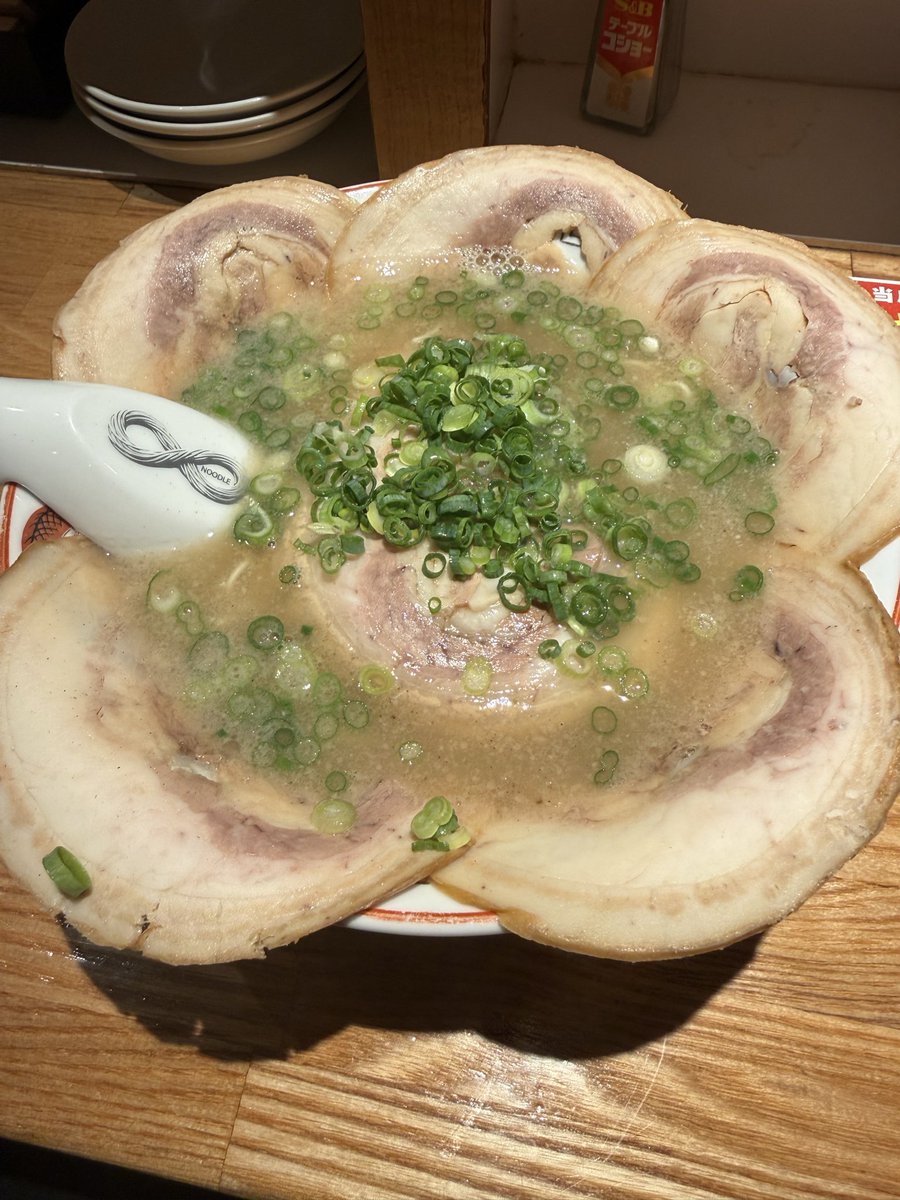 warahage208's tweet photo. 博多ラーメンでぶちゃん、いぇあ！
美味しかった！ https://t.co/UtvWPEDy7G