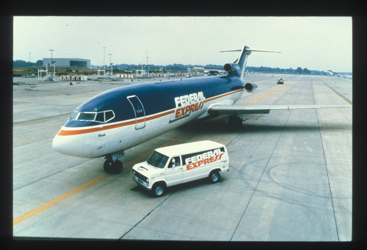FedExEurope's tweet photo. 80s trend? We already delivered🌎📦
#RetroTrend  #80s https://t.co/fmUKIwcfUA