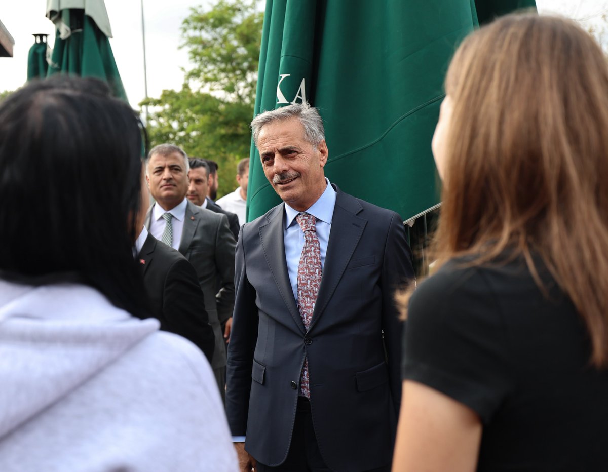 sbYusufAlemdar's tweet photo. AK Parti Grup Başkanvekilimiz ve Gaziantep Milletvekilimiz Abdulhamit Gül'ün ve değerli şehir protokolümüzün katılımıyla Sakarya Üniversitesi'nde düzenlenen Gençlerle Buluşma söyleşi programına katıldık.
Genç kardeşlerimizin talep ve önerilerini dinleyip keyifli bir söyleşi gerçekleştirdik. Gençlerin eğitim yaşamlarını güvenle sürdürmeleri için bir çok alanda çalışma yürütüyoruz. İnşallah bu çalışmaları daha da ileri taşıyacağız.
Söyleşiye katılan her bir kardeşimize teşekkür ediyor, çalışmalarında başarılar diliyorum.
#BuŞehirHepimizin