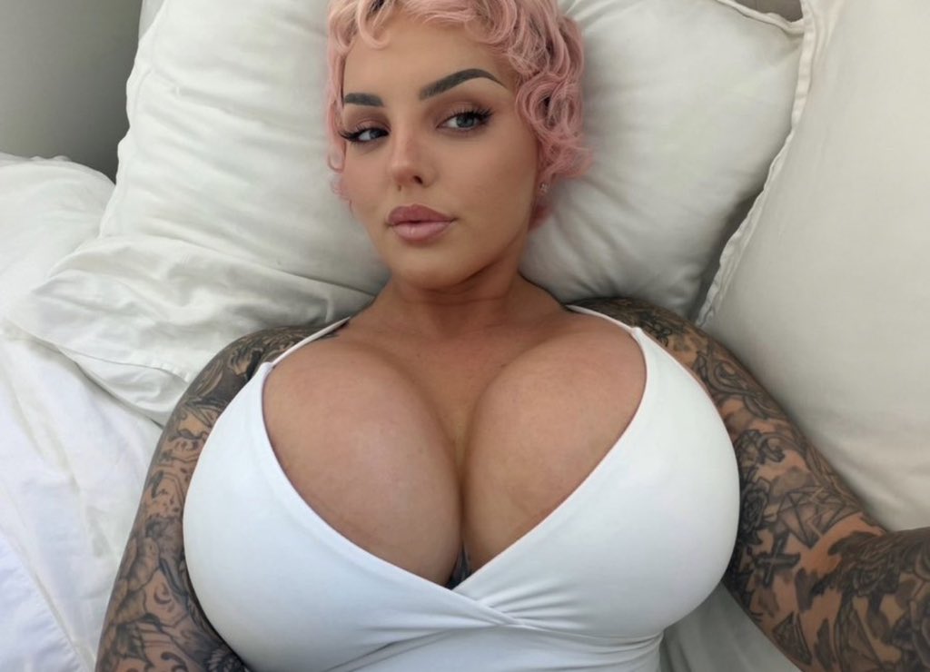 becgortonn's tweet photo. Best viewed when you’re alone🥰 https://t.co/k50sxFRV6j