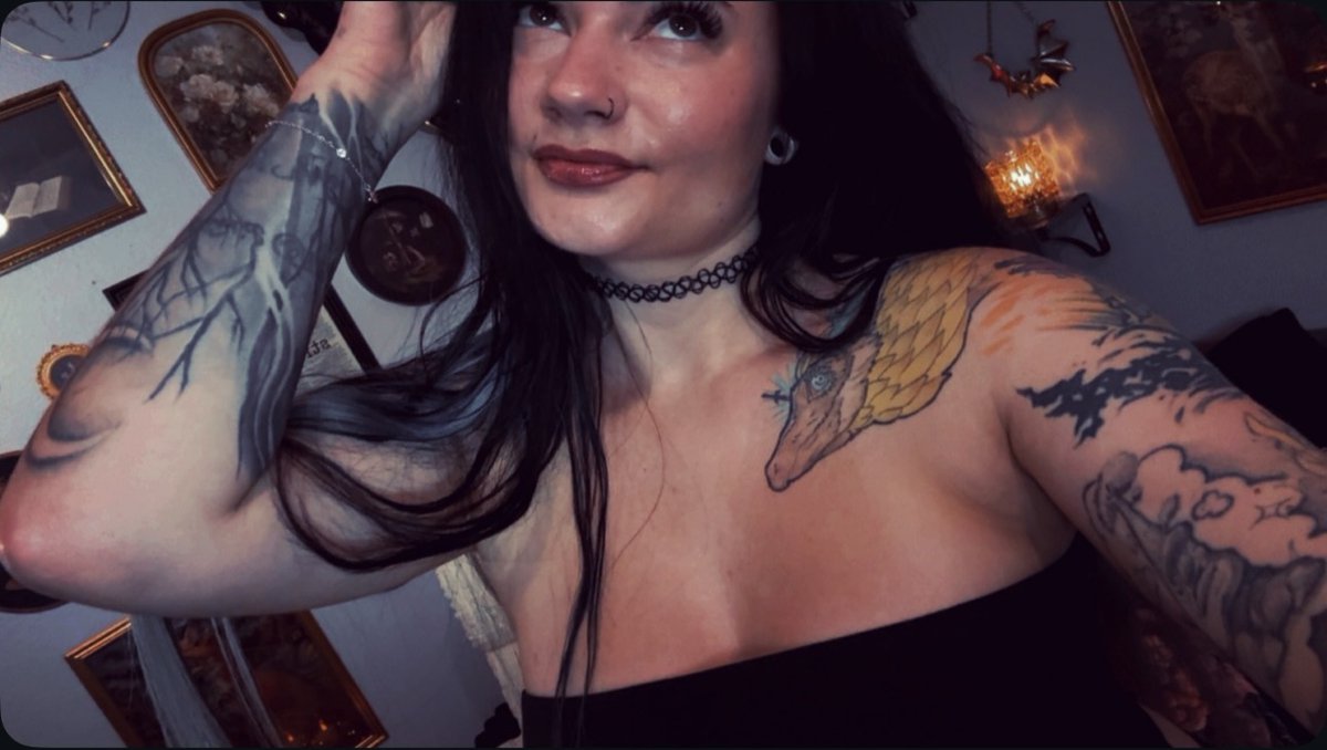 StreamateModels's tweet photo. Close to you. Model: @CallieLynn69 #Streamate #StreamateModel #babe #WetWednesday #inkedmodel #tattoos https://t.co/g9o1cpsM35 https://t.co/Ve1TSnK42d