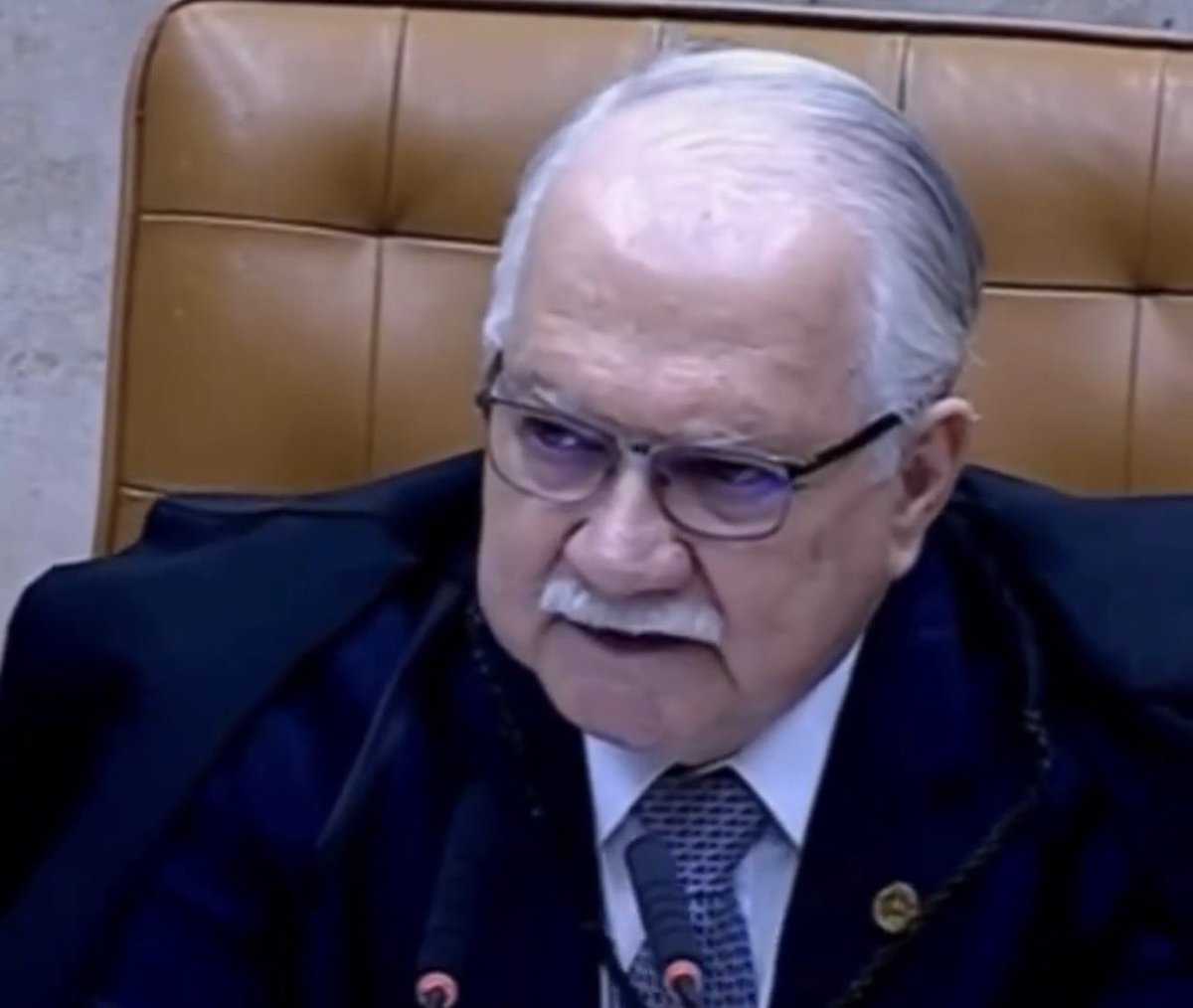fiumane_andreia's tweet photo. O comentário é com vocês 😂😂😂😂 https://t.co/e0XyYKvacW